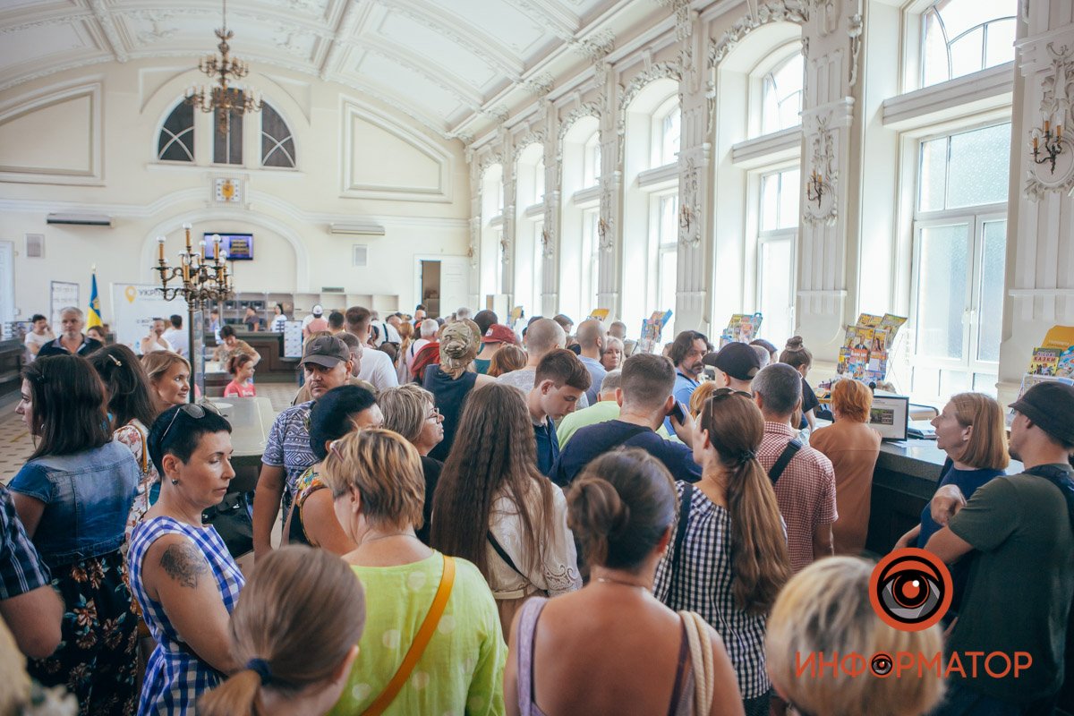 Зібралося близько 200 охочих Зібралося близько 200 охочих