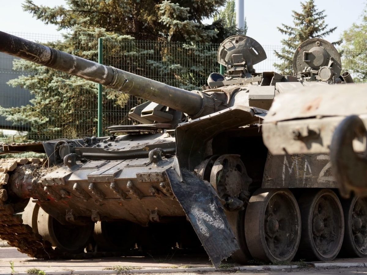 Серед експонатів знищеної техніки окупантів – танк Т-64 і танк Т-72, бронеавтомобіль «Тигр» Серед експонатів знищеної техніки окупантів – танк Т-64 і танк Т-72, бронеавтомобіль «Тигр»