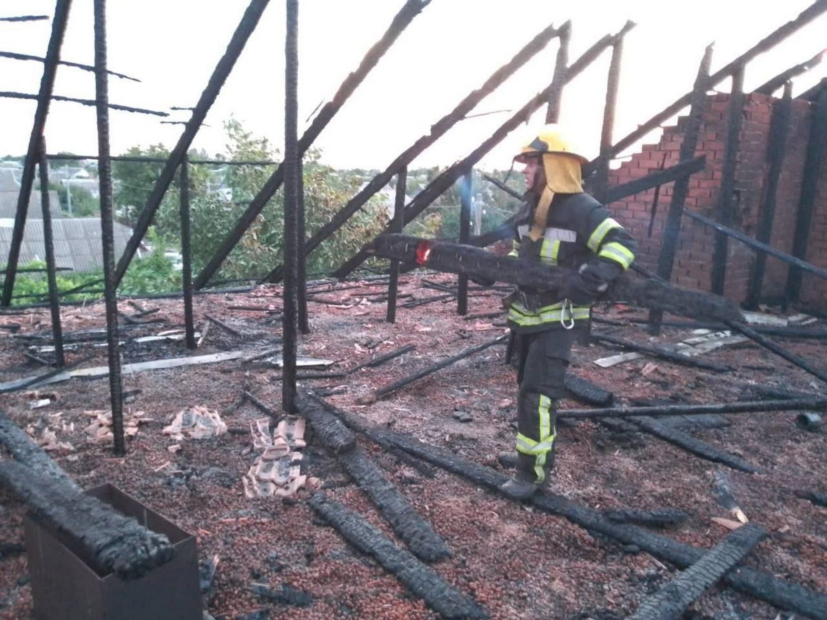 Ворог ударив по Нікопольському та Криворізькому районах: частина Нікополя залишилась без світла 2