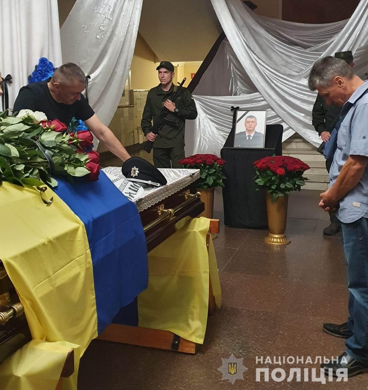 У Дніпрі попрощалися із загиблим у Донецькій області поліцейським Олександром Коваленком 2