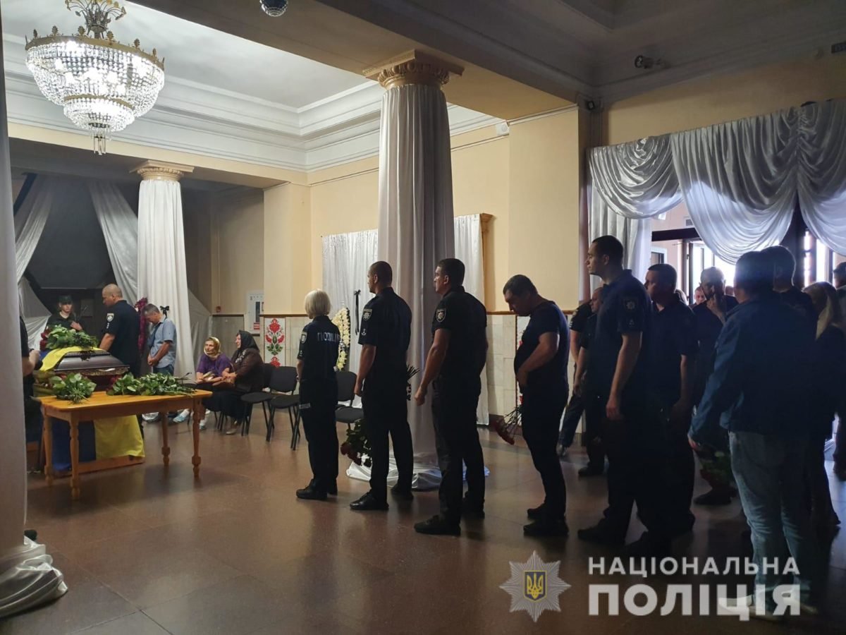 У Дніпрі попрощалися із загиблим у Донецькій області поліцейським Олександром Коваленком 3
