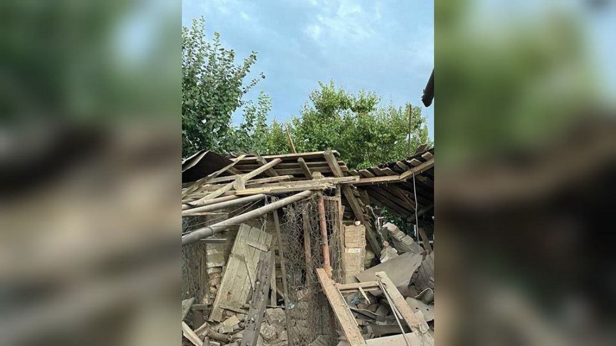 У Нікополі знищений один приватний будинок, пошкоджені 15 приватних будинків і приблизно стільки ж господарчих споруд.