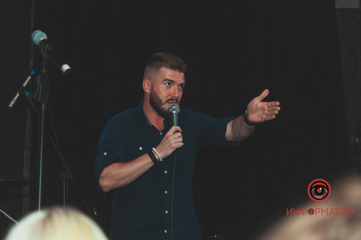 Теплі емоції, крута музика та допомога армії: як у Дніпрі пройшов благодійний концерт "Бавовна 2.0" 1