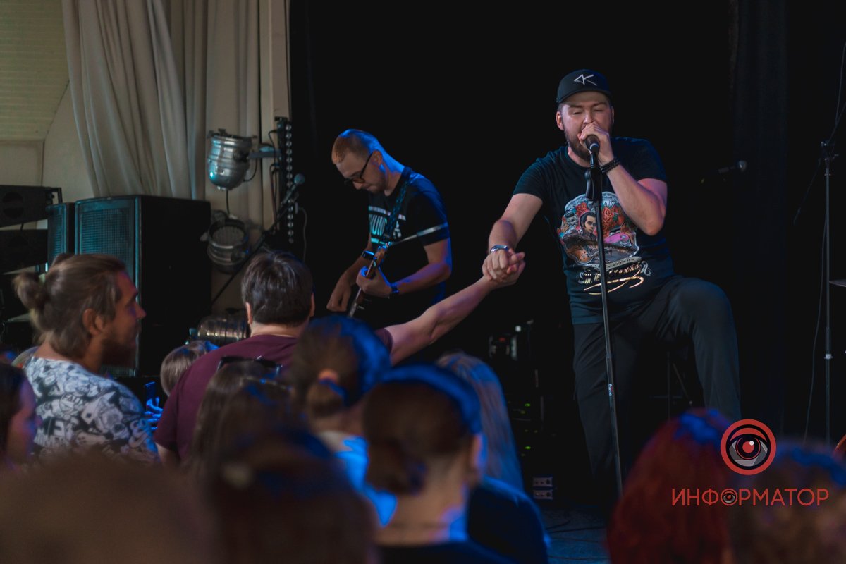 Теплі емоції, крута музика та допомога армії: як у Дніпрі пройшов благодійний концерт "Бавовна 2.0" 3