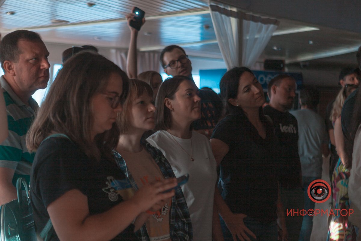 Теплі емоції, крута музика та допомога армії: як у Дніпрі пройшов благодійний концерт "Бавовна 2.0" 4