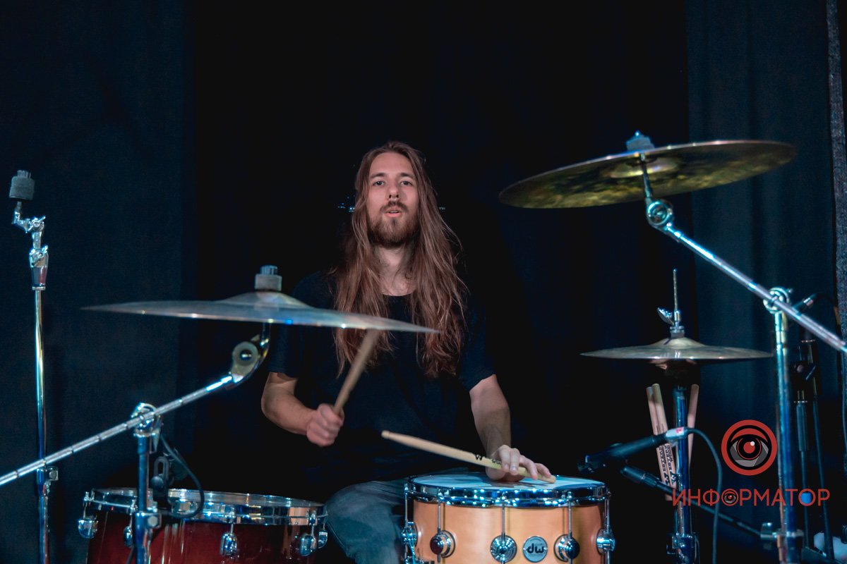 Теплі емоції, крута музика та допомога армії: як у Дніпрі пройшов благодійний концерт "Бавовна 2.0" 7