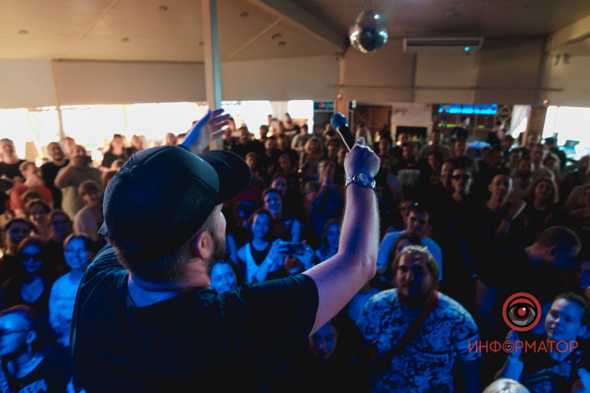 Теплі емоції, крута музика та допомога армії: як у Дніпрі пройшов благодійний концерт "Бавовна 2.0" 13