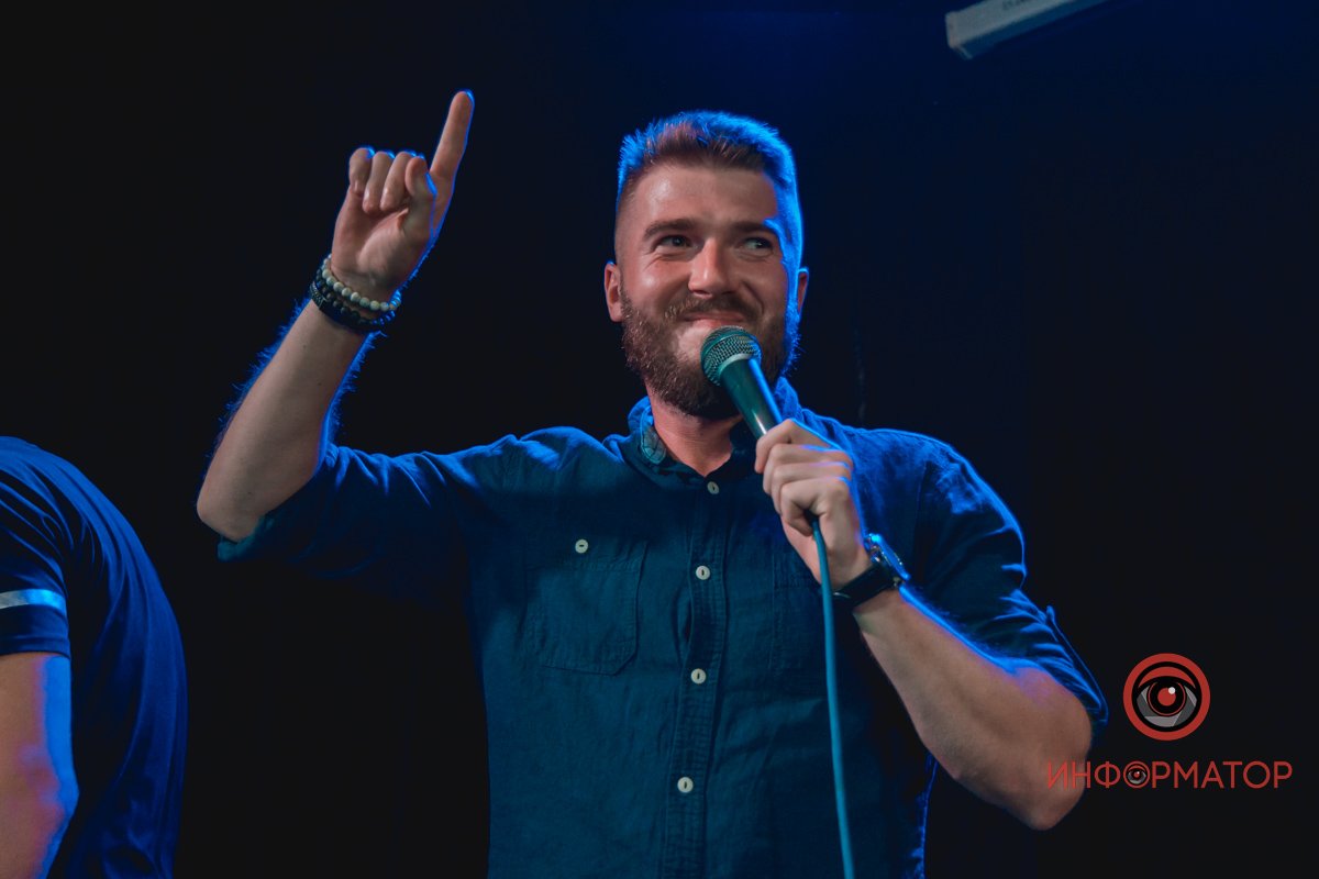 Теплі емоції, крута музика та допомога армії: як у Дніпрі пройшов благодійний концерт "Бавовна 2.0" 14