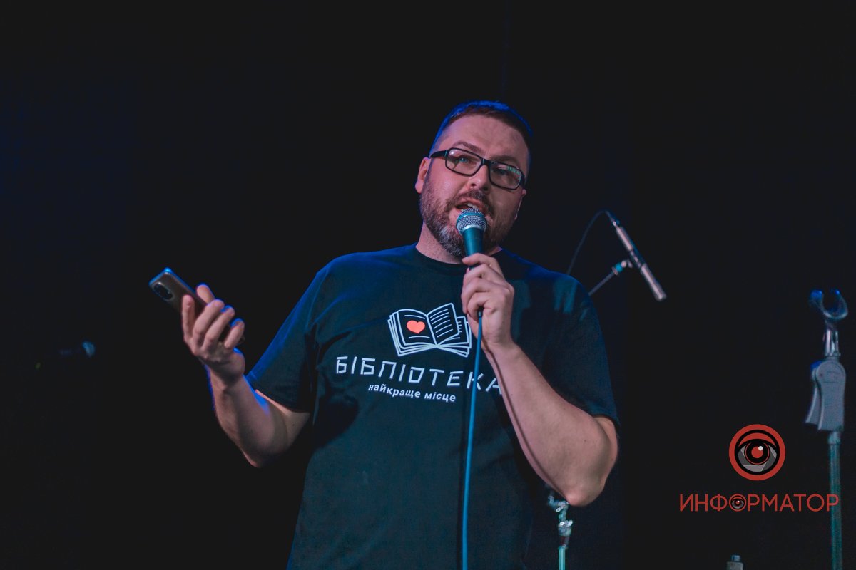 Теплі емоції, крута музика та допомога армії: як у Дніпрі пройшов благодійний концерт "Бавовна 2.0" 16