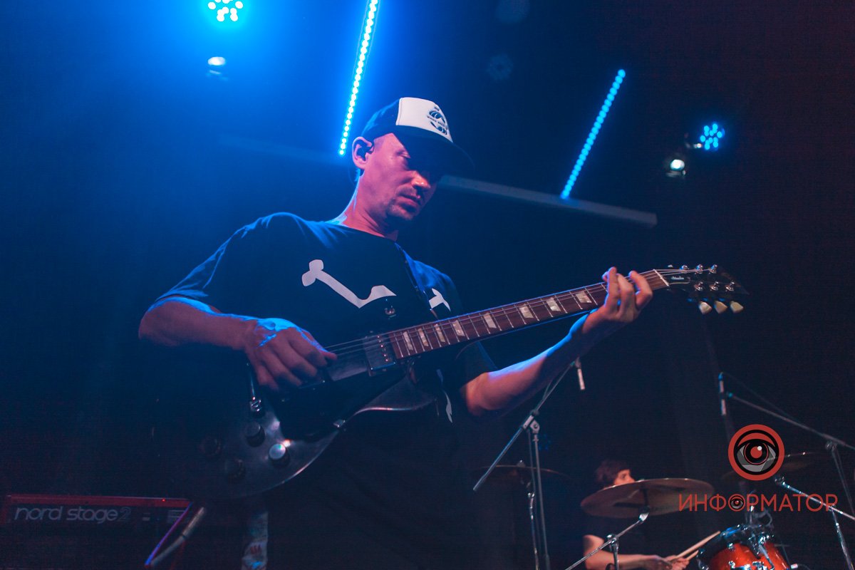 Теплі емоції, крута музика та допомога армії: як у Дніпрі пройшов благодійний концерт "Бавовна 2.0" 18