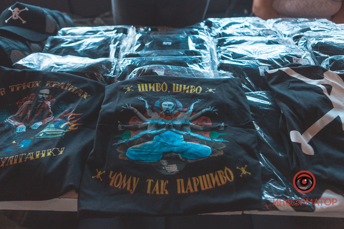 Теплі емоції, крута музика та допомога армії: як у Дніпрі пройшов благодійний концерт "Бавовна 2.0" 25