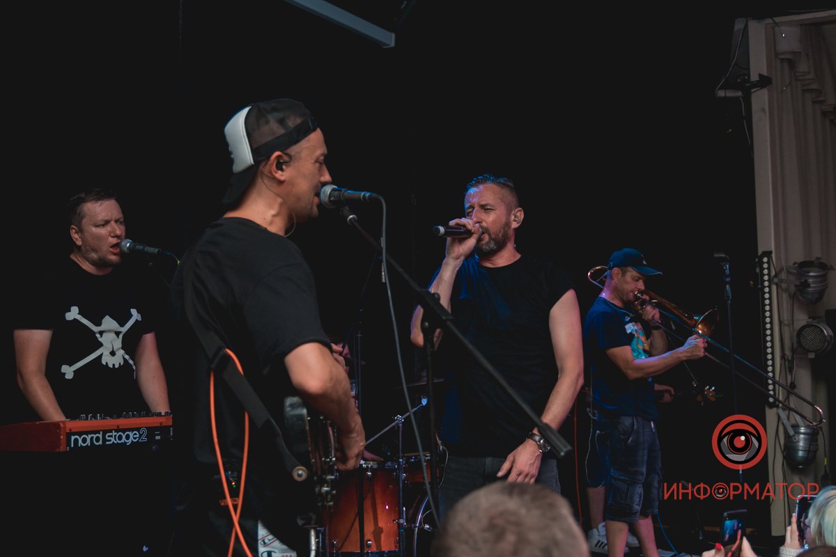 Теплі емоції, крута музика та допомога армії: як у Дніпрі пройшов благодійний концерт "Бавовна 2.0" 28