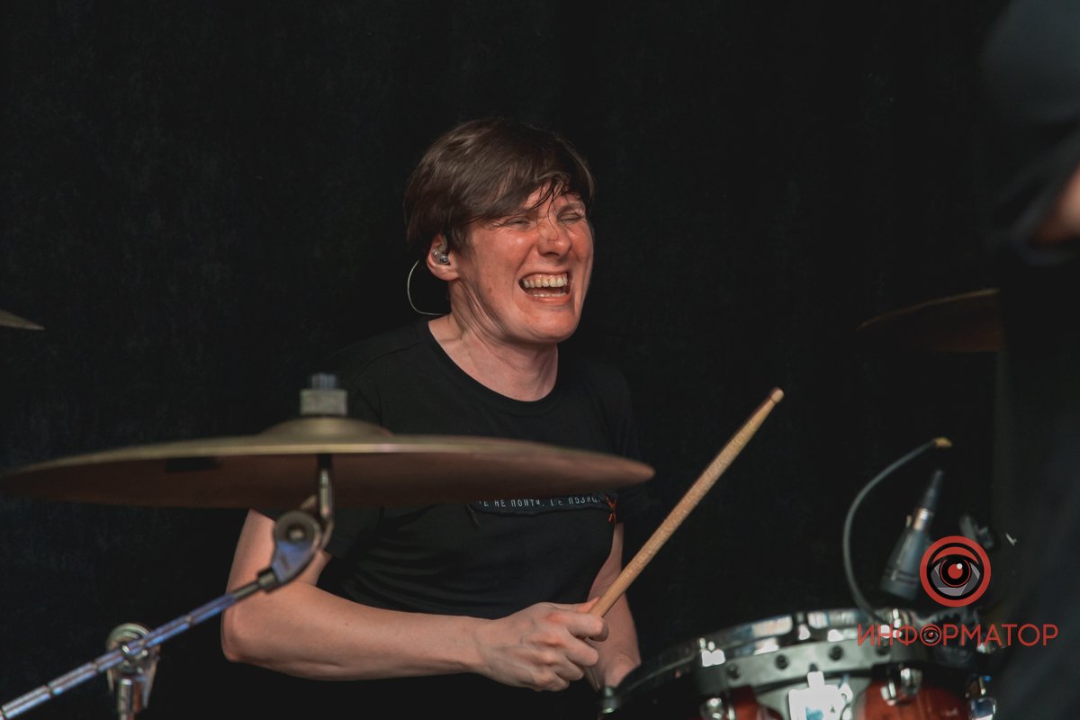 Теплі емоції, крута музика та допомога армії: як у Дніпрі пройшов благодійний концерт "Бавовна 2.0" 29