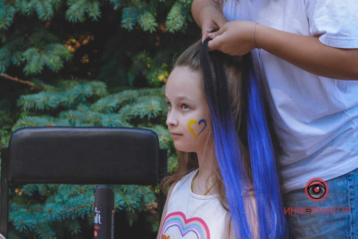 Картини, хенд-мейд та книги: у Дніпрі відкрили Book толоку 3