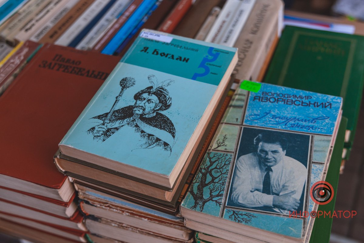 Картини, хенд-мейд та книги: у Дніпрі відкрили Book толоку 5