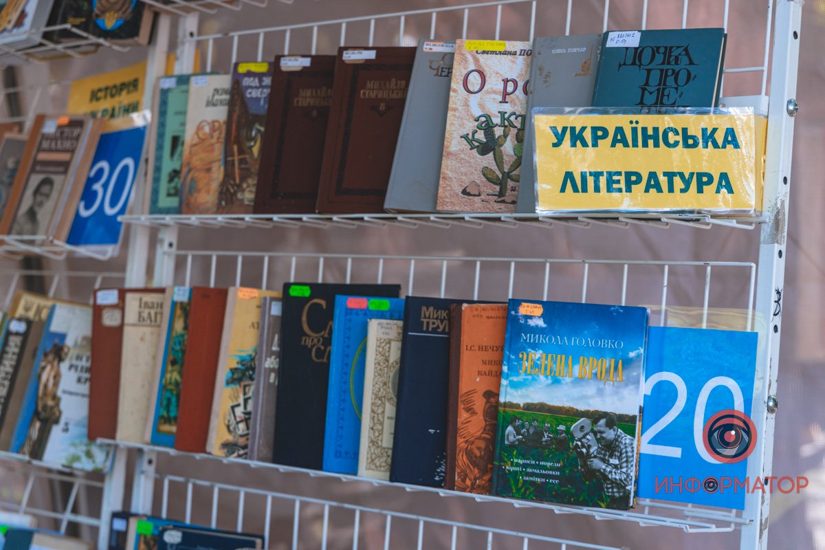 Картини, хенд-мейд та книги: у Дніпрі відкрили Book толоку 6