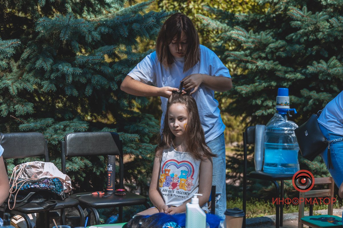 Картини, хенд-мейд та книги: у Дніпрі відкрили Book толоку 8