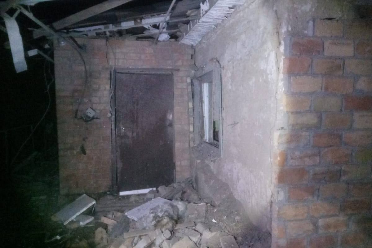 Ворог випустив по Нікополю до 50 снарядів з "Градів" та 2 крилаті ракети: є постраждалий, пошкоджені будинки, газогін та водопровід виведені з ладу 2