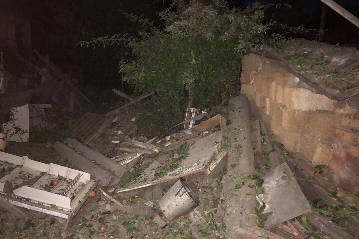 Ворог випустив по Нікополю до 50 снарядів з "Градів" та 2 крилаті ракети: є постраждалий, пошкоджені будинки, газогін та водопровід виведені з ладу 3