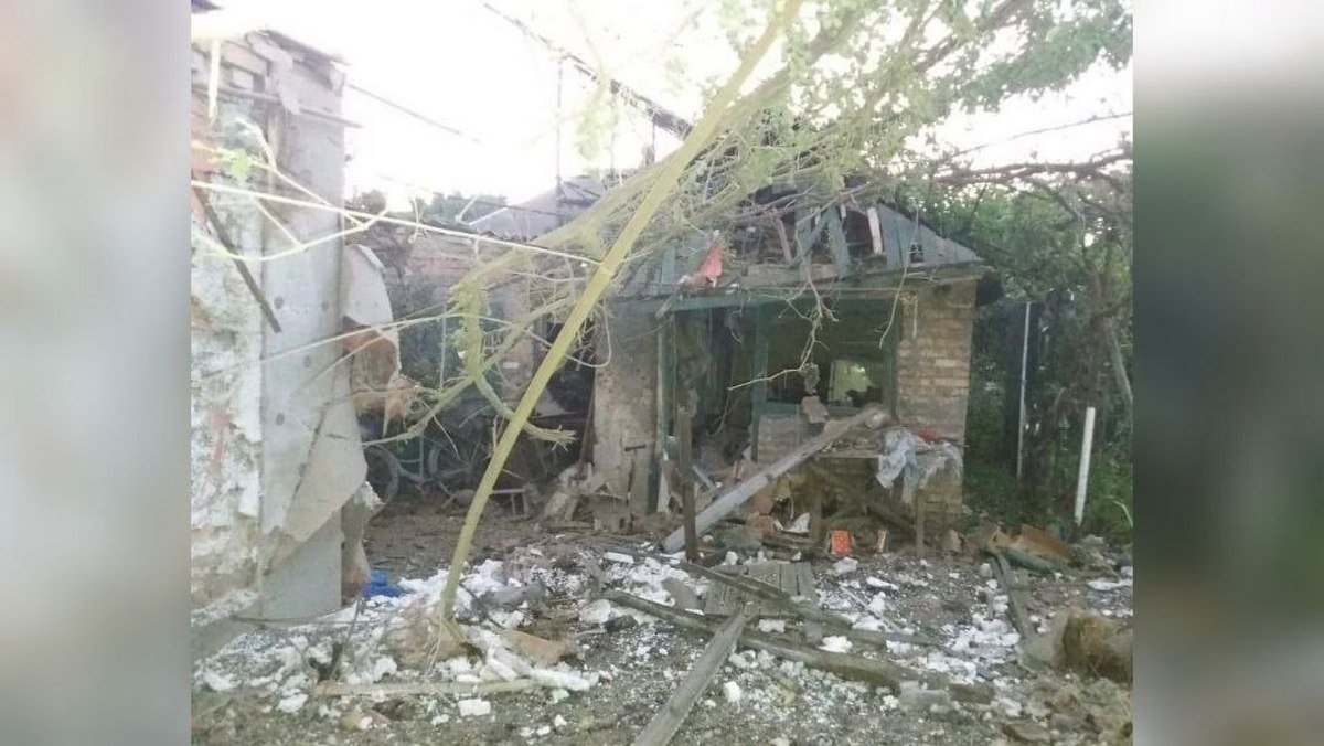 Ворог випустив по Нікополю до 50 снарядів з "Градів" та 2 крилаті ракети: є постраждалий, пошкоджені будинки, газогін та водопровід виведені з ладу 6