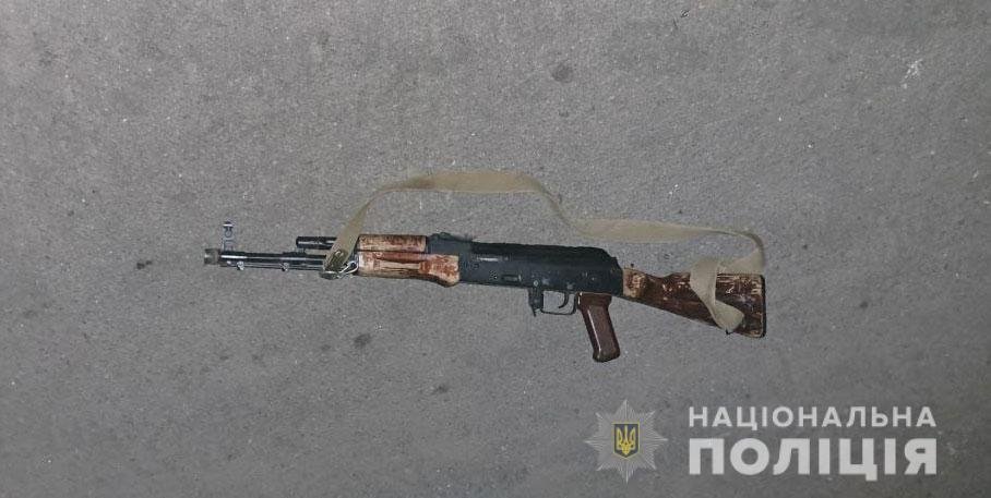 У Павлограді на блокпосту у пасажира Ford виявили автомат Калашникова і набої 1