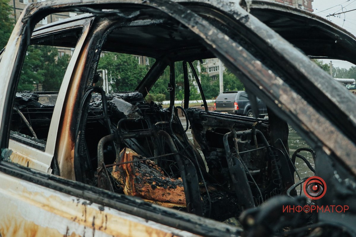 Вигорівший салон авто 