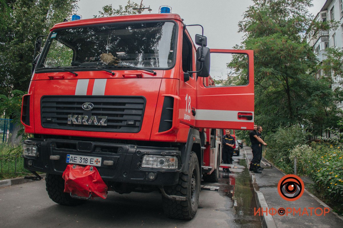 На місці працюють вогнеборці На місці працюють вогнеборці
