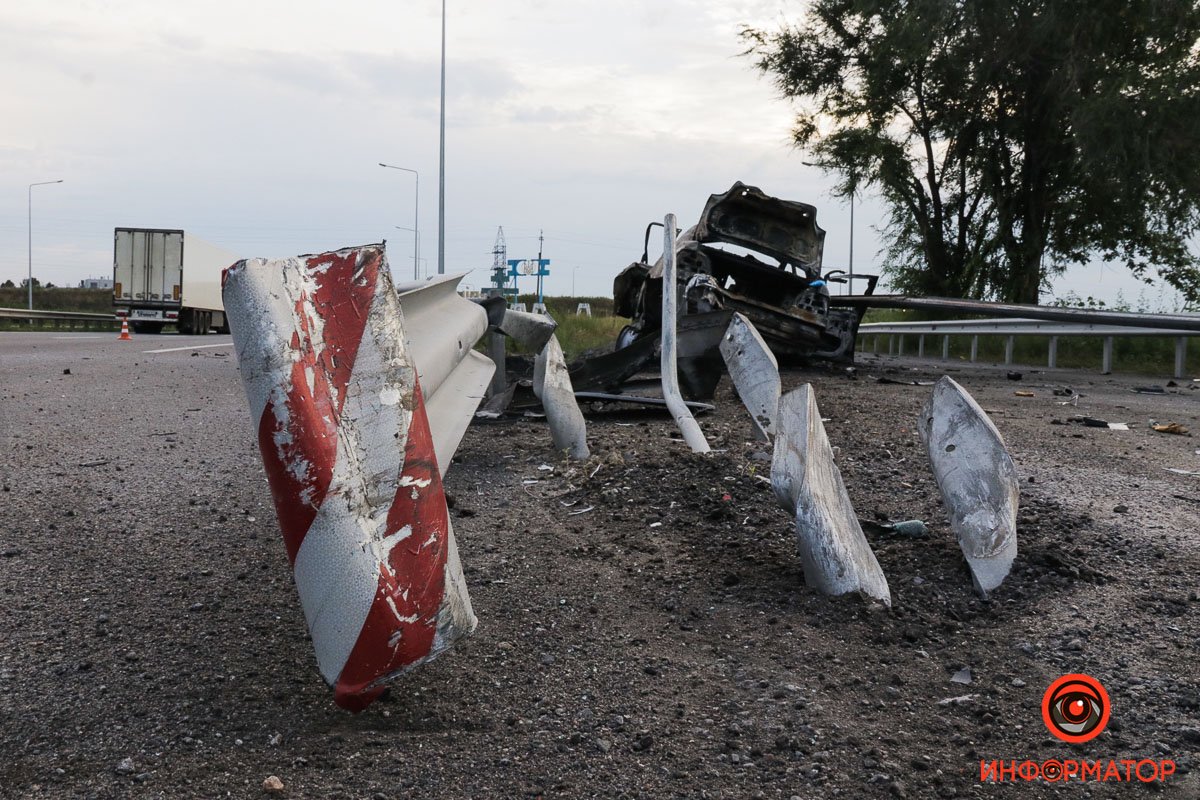 Поліцейські хотіли зупинити авто, щоб перевірити водія, але він ігнорував сигнали і поїхав далі