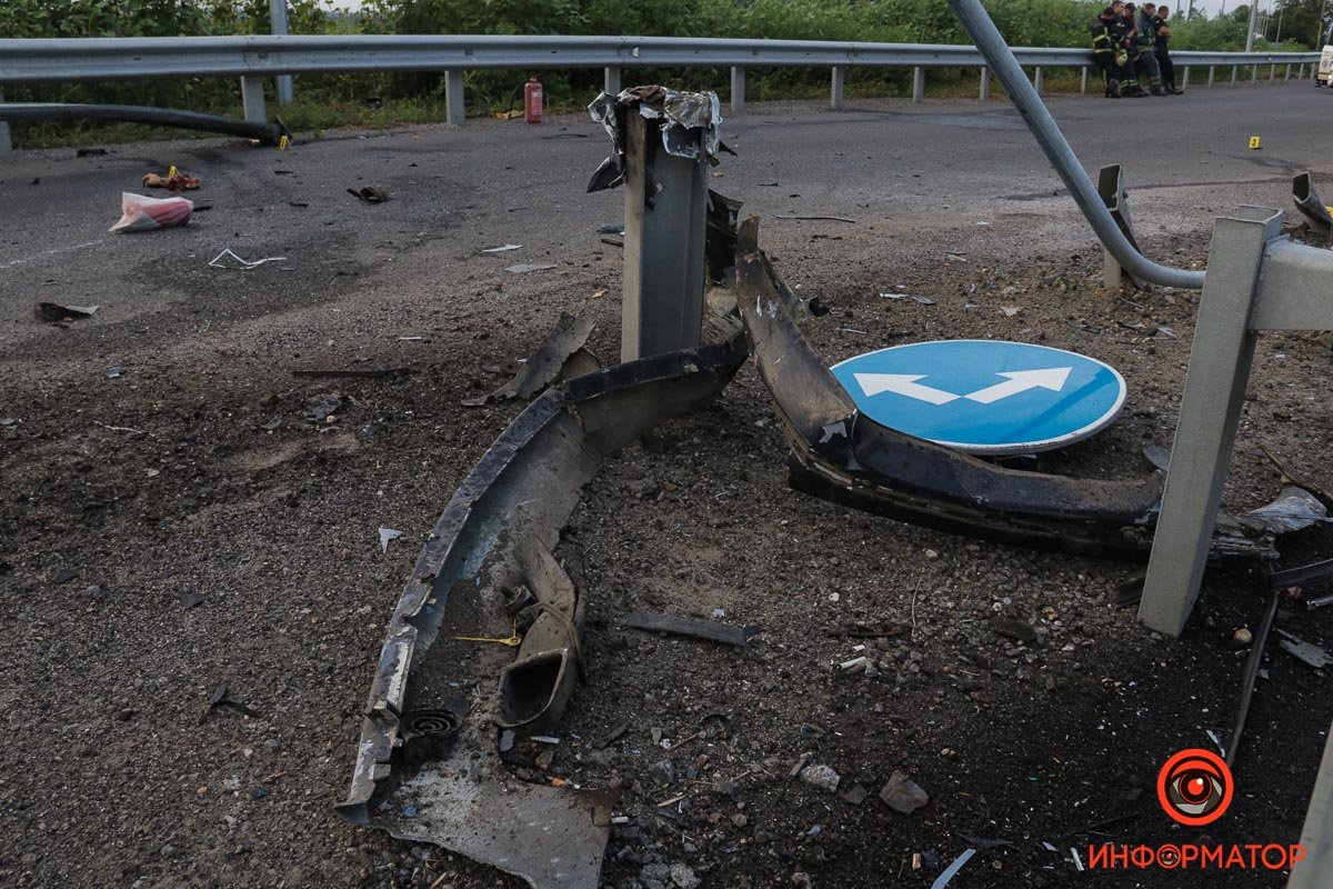 Також працює патрульна поліція і слідчий з ДТП