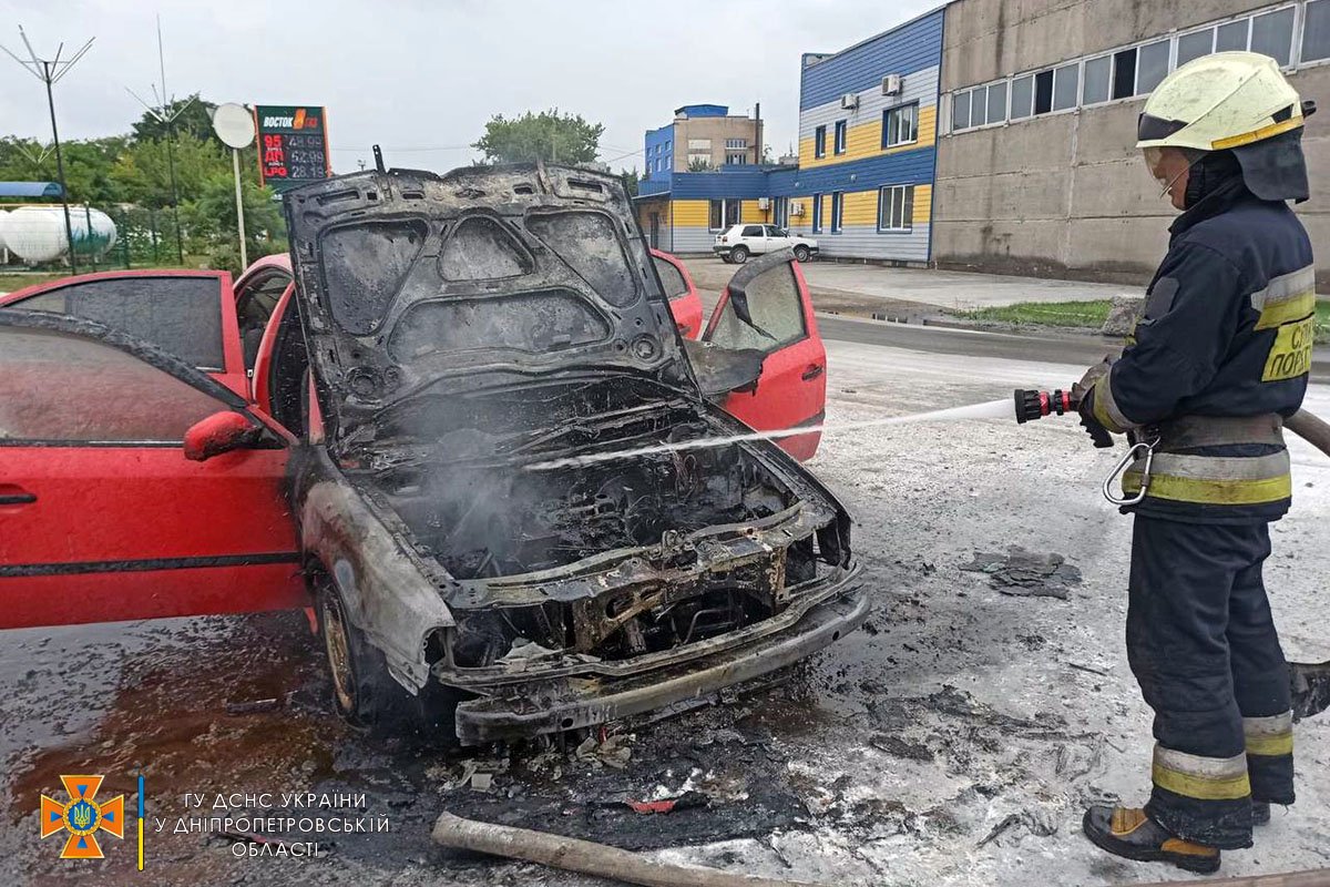 На вулиці Виробничій горів автомобіль Skoda Octavia