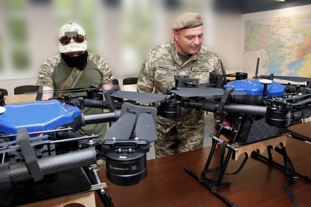Одна з військових бригад отримала два безпілотники «Кажан Е620»