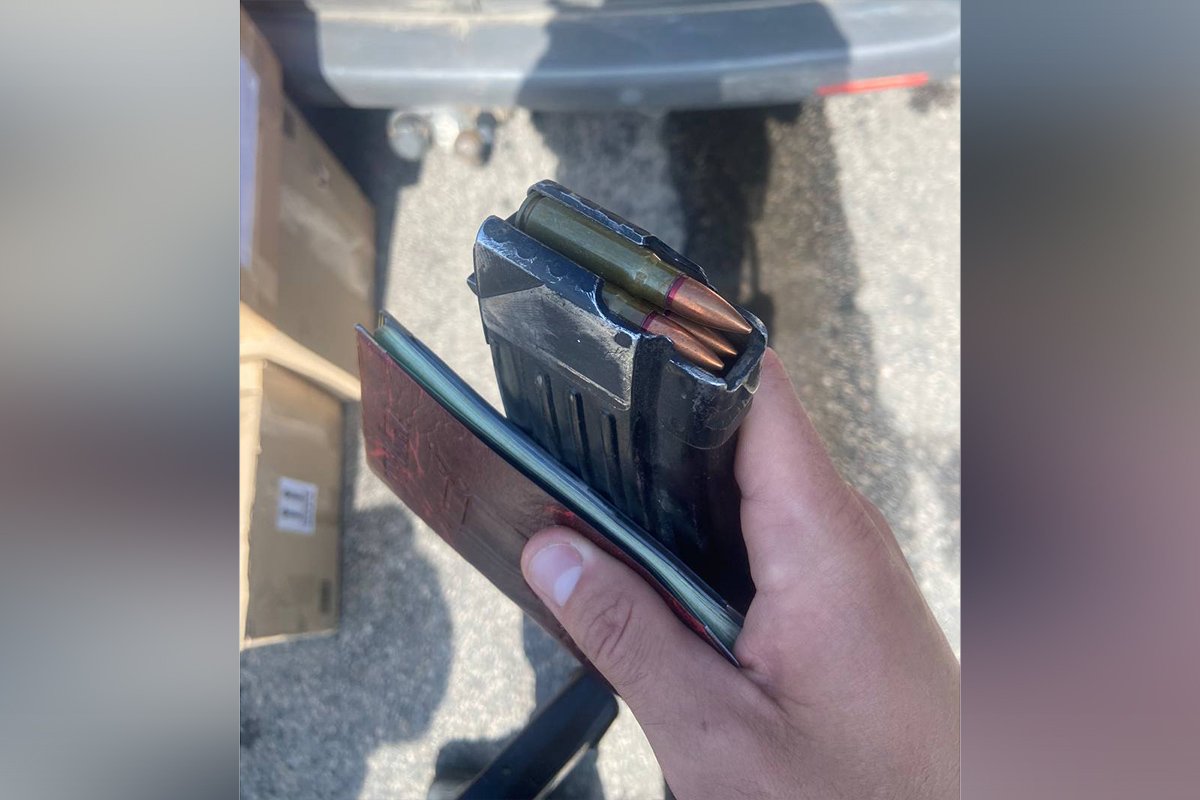 У Дніпрі водій перевозив на задньому сидінні 2 АК-74-У, 3 гранати з запалами, 5 магазинів з доверху набитими патронами та додаткові 86 набоїв