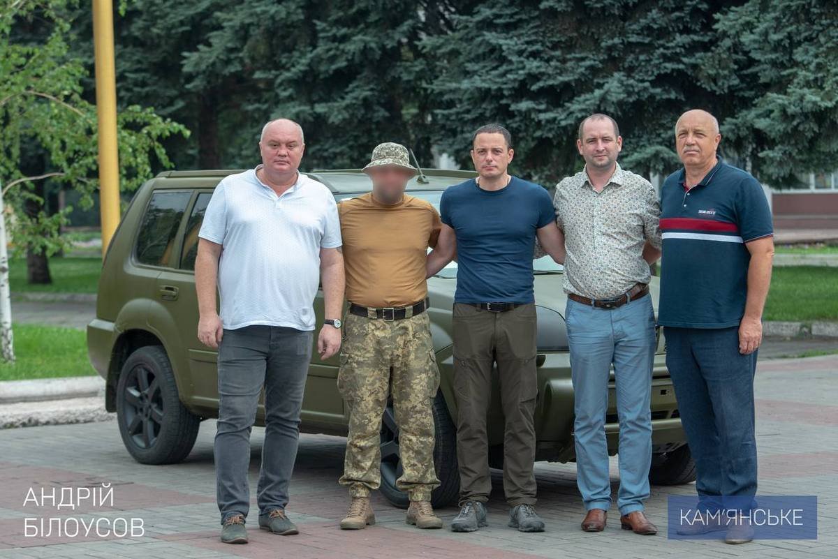Авто передали міський голова Кам’янського разом з представниками ГО «Бджола» Авто передали міський голова Кам’янського разом з представниками ГО «Бджола»