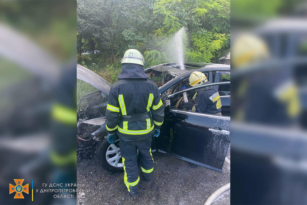 Горів автомобіль Mazda CX-7 2007-го року випуску