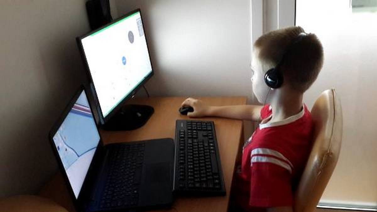 Як навчити свою дитину "фільтрувати" контент, який вони бачать в інтернеті