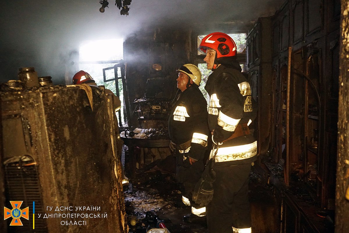 У двокімнатній квартирі на другому поверсі двоповерхового житлового будинку У двокімнатній квартирі на другому поверсі двоповерхового житлового будинку
