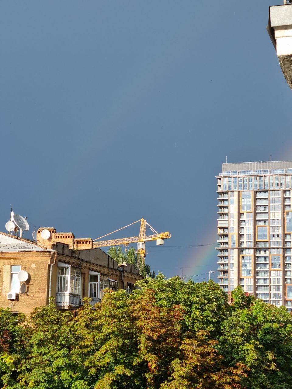 Сховалась за будинками Сховалась за будинками