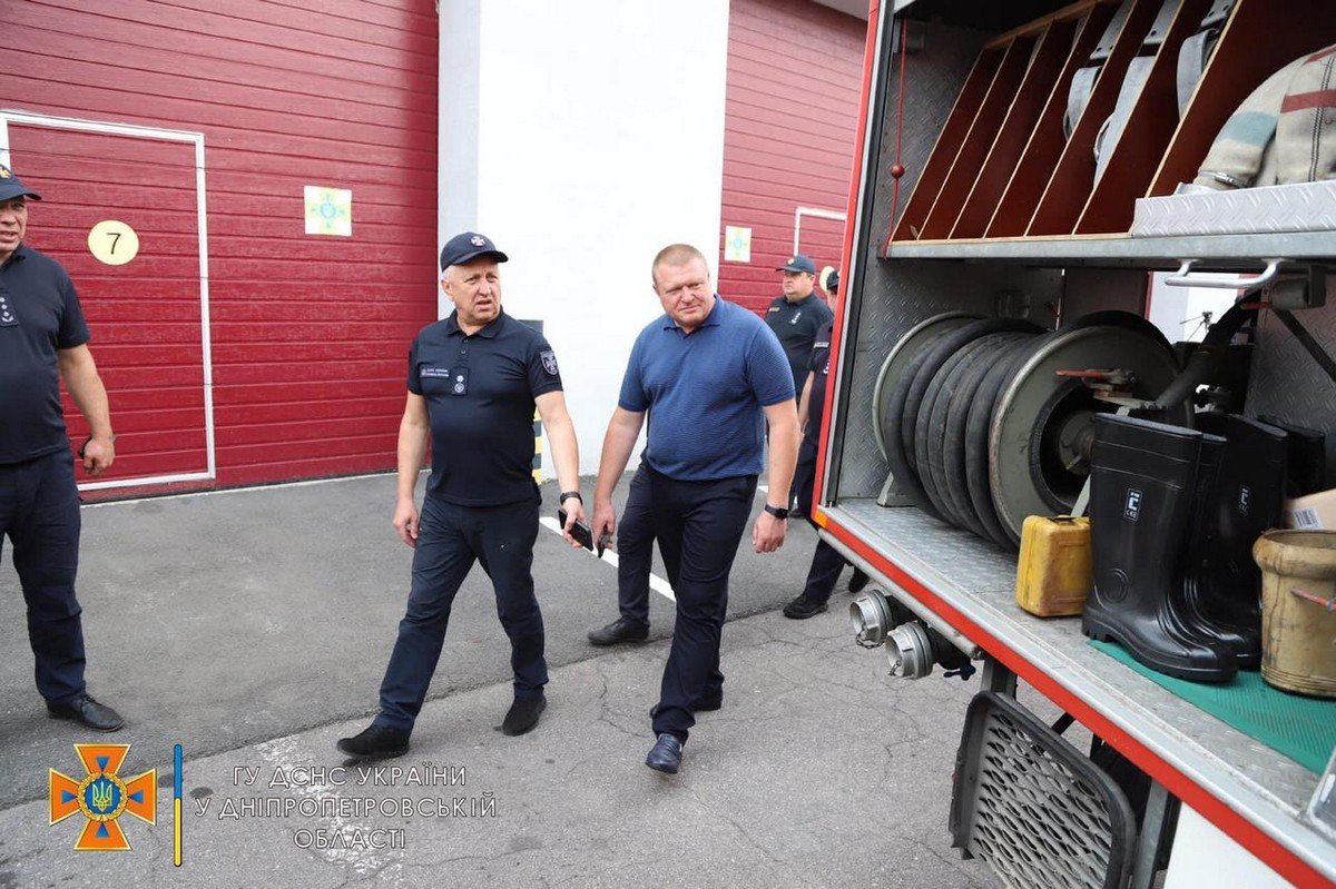 Рятувальникам Дніпропетровської області подарували 16 нових автомобілів 3