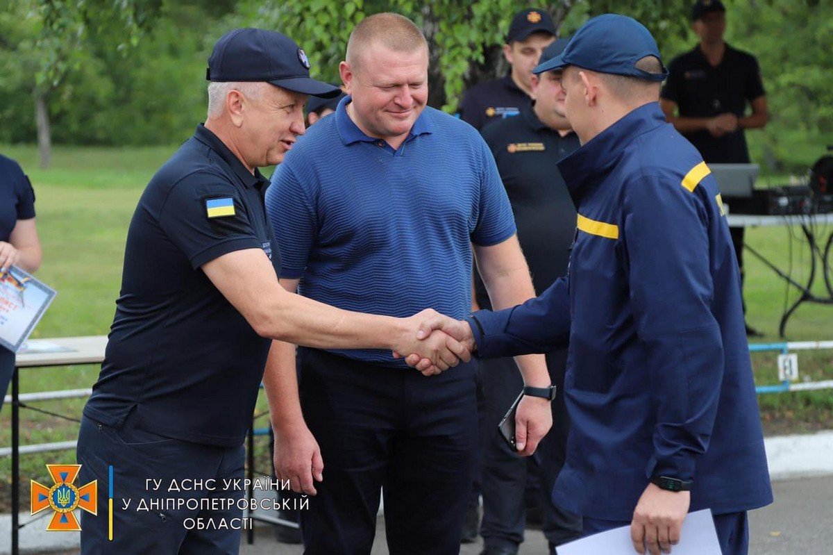 Рятувальникам Дніпропетровської області подарували 16 нових автомобілів 7