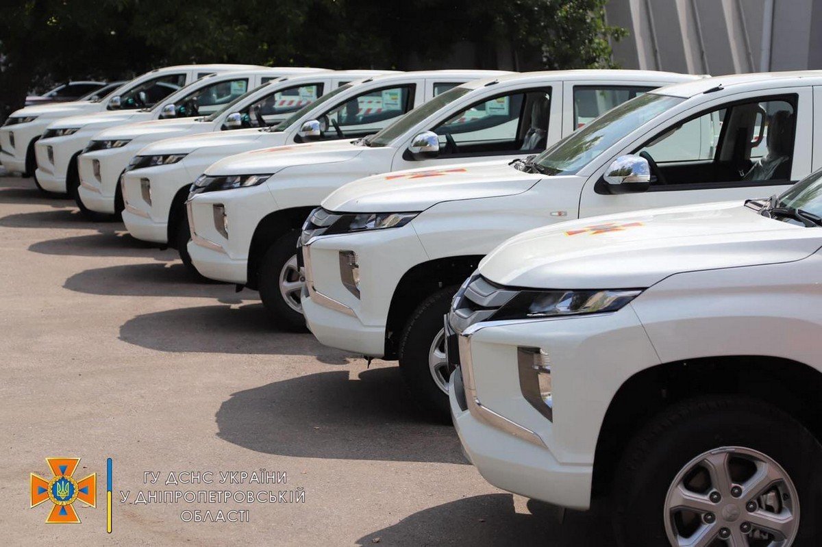 Рятувальникам Дніпропетровської області подарували 16 нових автомобілів 8