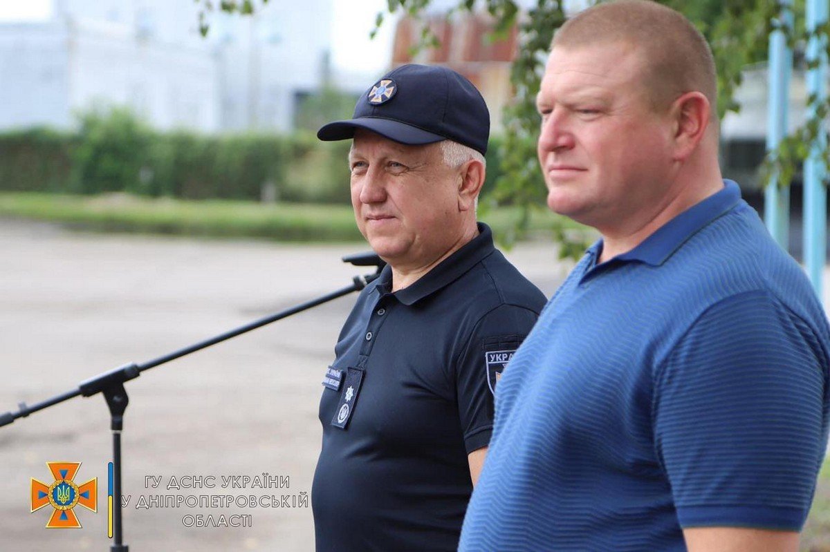 Рятувальникам Дніпропетровської області подарували 16 нових автомобілів 12