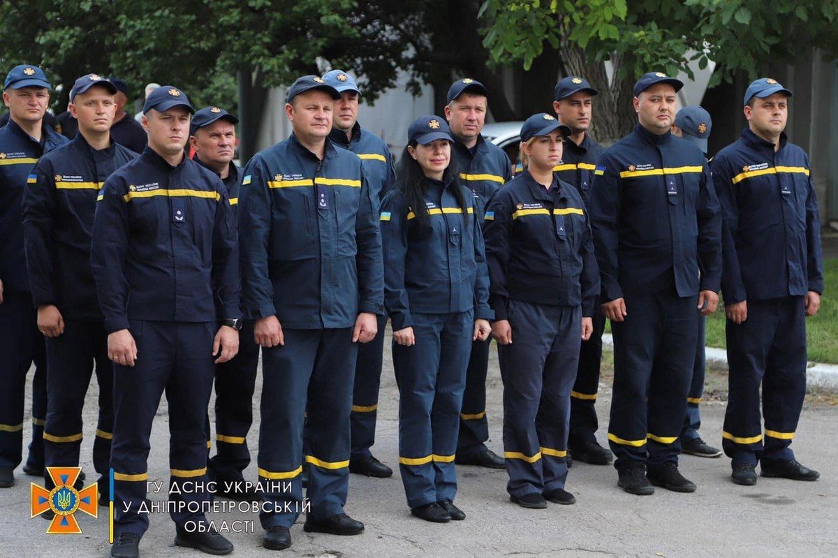 Рятувальникам Дніпропетровської області подарували 16 нових автомобілів 13