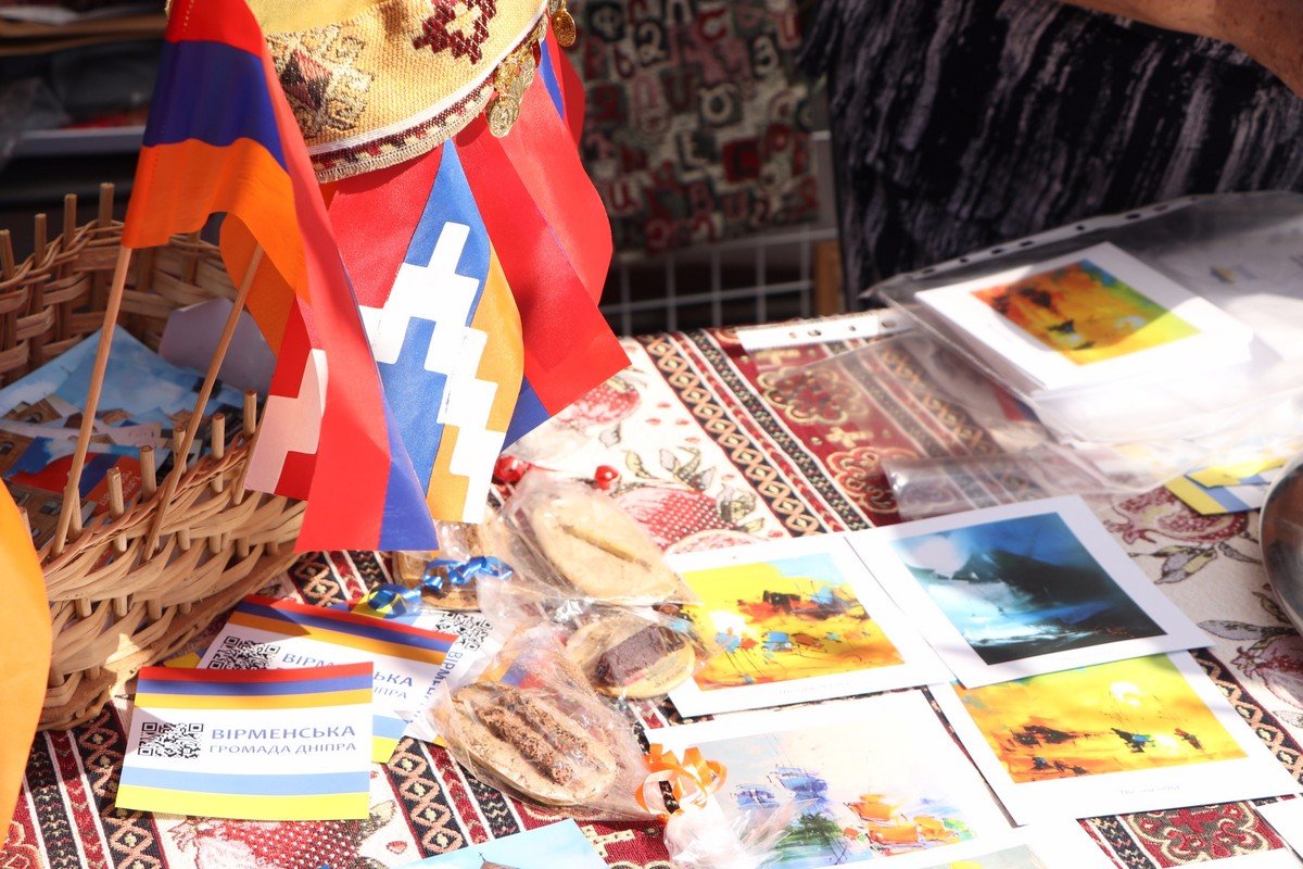 На Січеславській Набережній розгорнули великий творчий майданчик з ярмарком та розважальною програмою На Січеславській Набережній розгорнули великий творчий майданчик з ярмарком та розважальною програмою