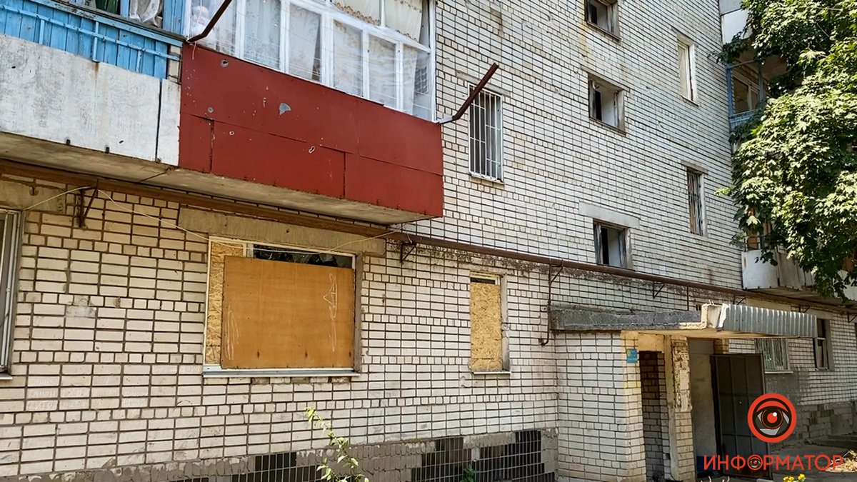 У Марганці вікна закривають щитами У Марганці вікна закривають щитами