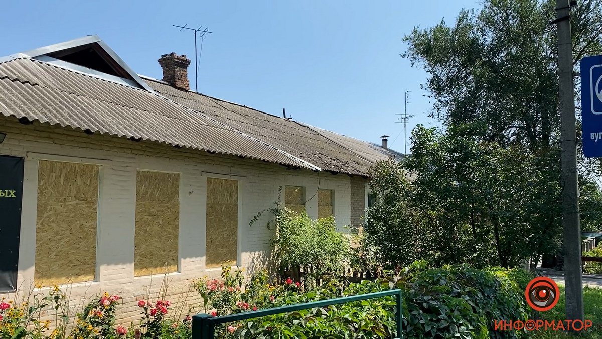 У Марганці у приватних будинках повилітали вікна У Марганці у приватних будинках повилітали вікна