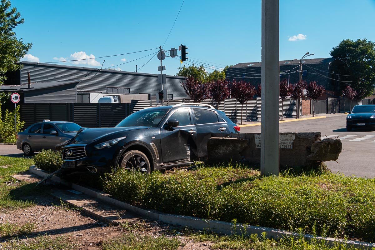 У неділю, 7 серпня, на перехресті вулиць Лазаряна та Лабораторної трапилася аварія.