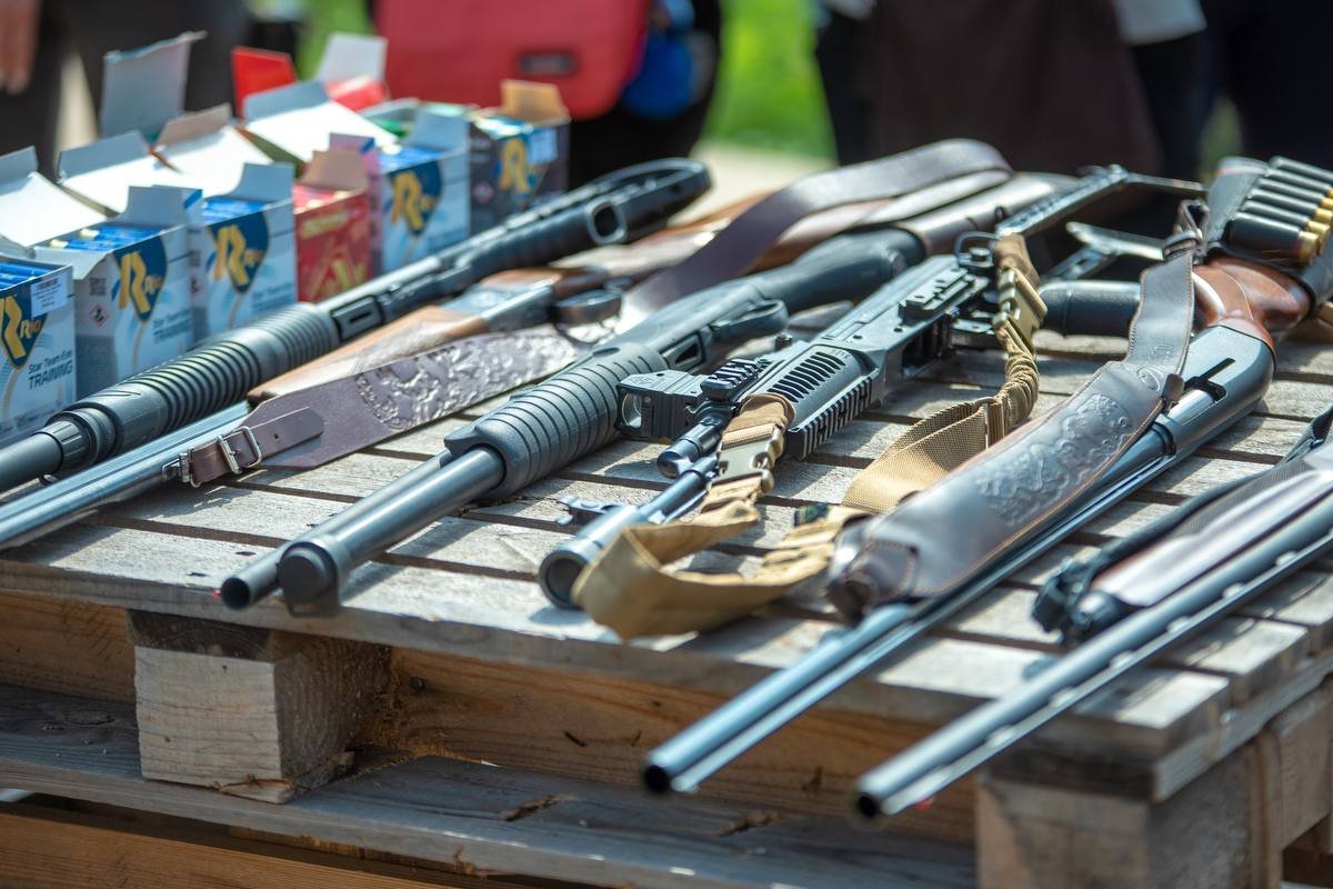 Жінки вчилися стріляти в присутності кваліфікованих інструкторів