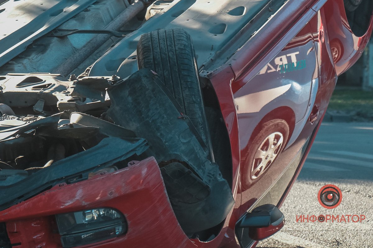 Зайнята права смуга по вулиці Антоновича в бік проспекту Поля