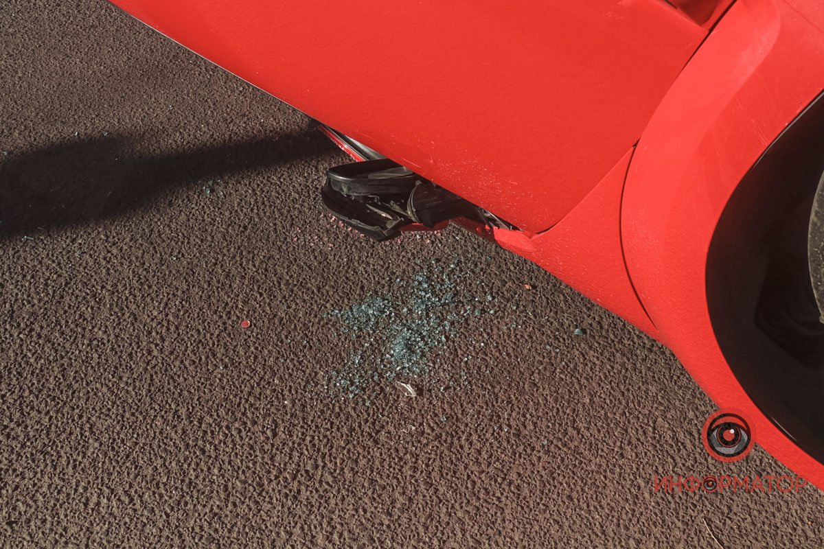 На місці очікується приїзд евакуатора