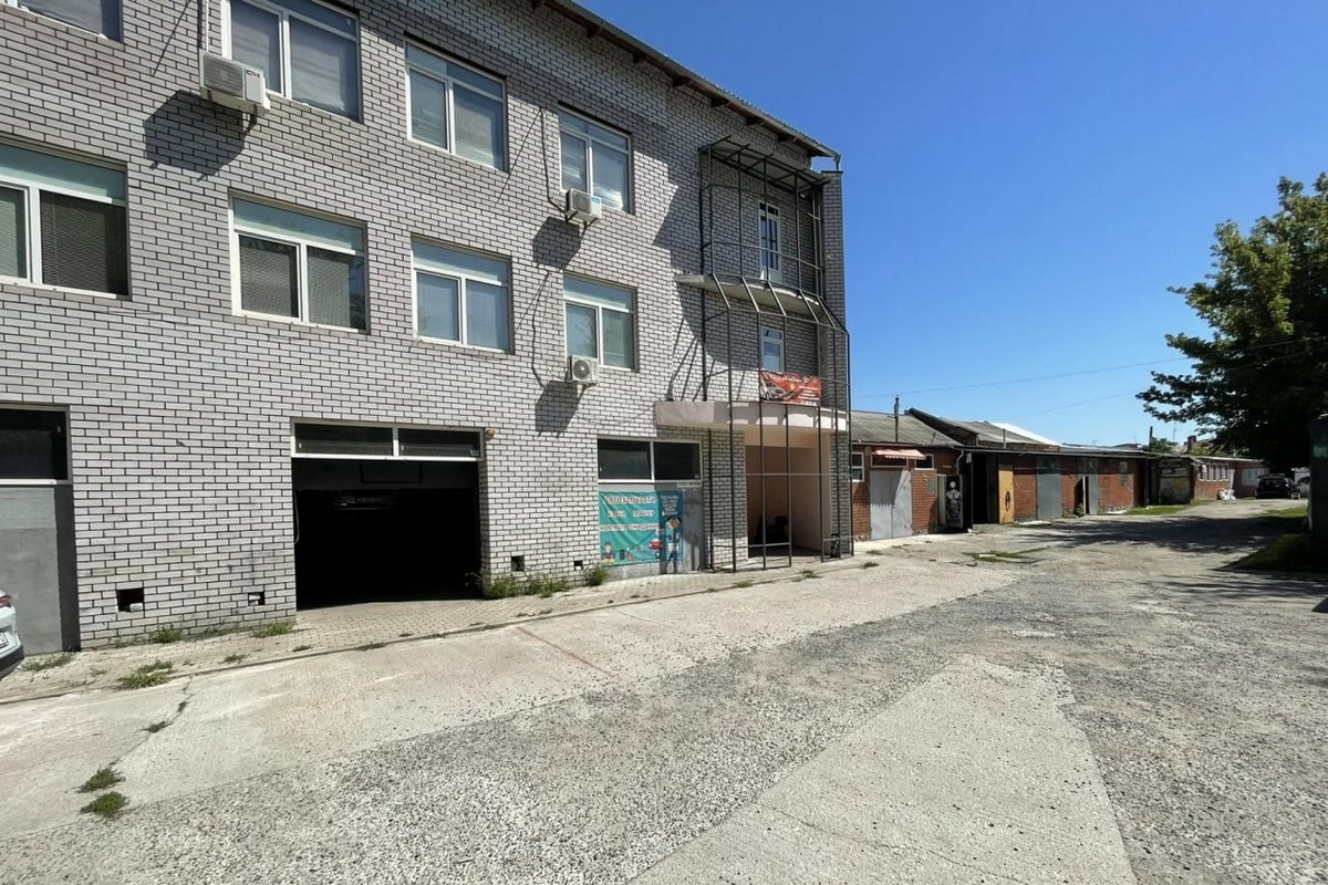 В наявності широкий асортимент оригінальних автозапчастин Toyota та Lexus